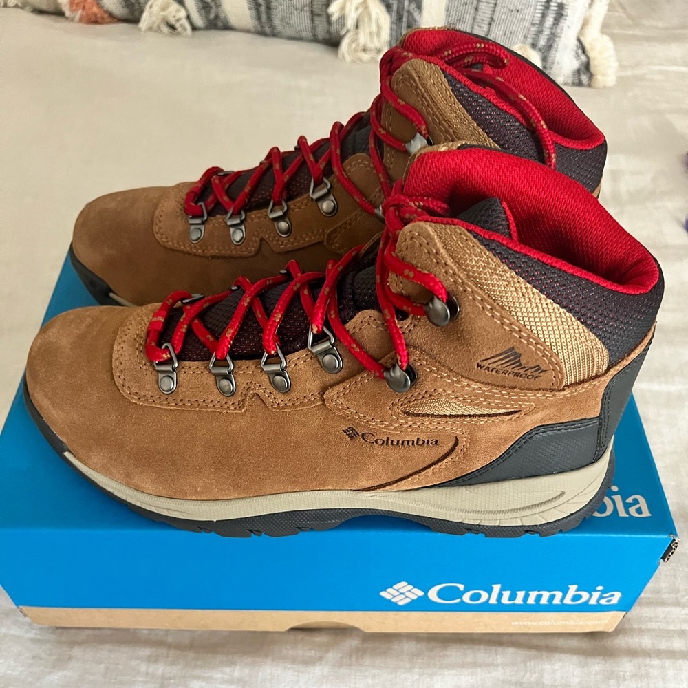 NIB Newton Ridge Waterproof Hiking Boots Size 10